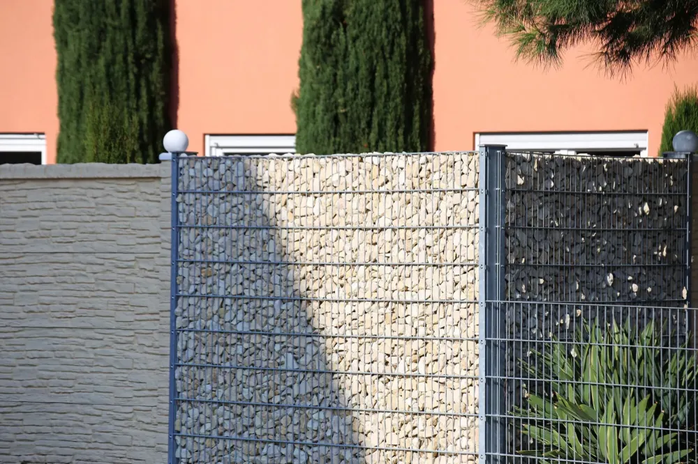Pourquoi choisir une clôture pour sécuriser et embellir votre extérieur ?